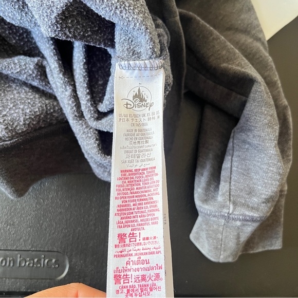 Disney Parks Pirates of the Caribbean “Dead Men Tell No Tales” Hoodie Size XS - Picture 6 of 7